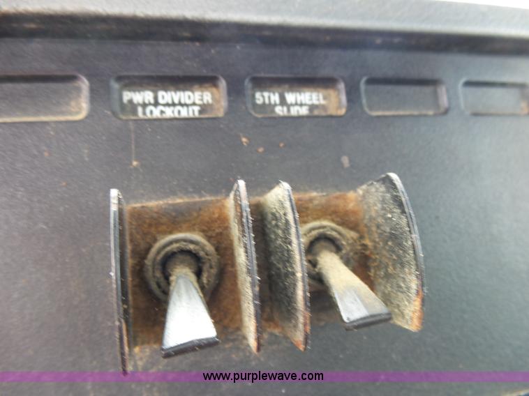 image for item K1158 1999 Mack CH613 tender truck