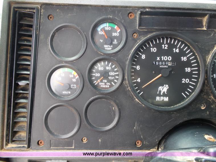 image for item K1158 1999 Mack CH613 tender truck