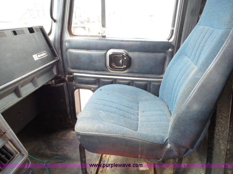 image for item K1158 1999 Mack CH613 tender truck