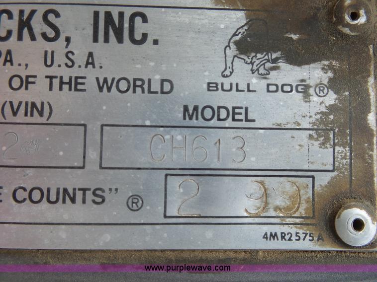 image for item K1158 1999 Mack CH613 tender truck