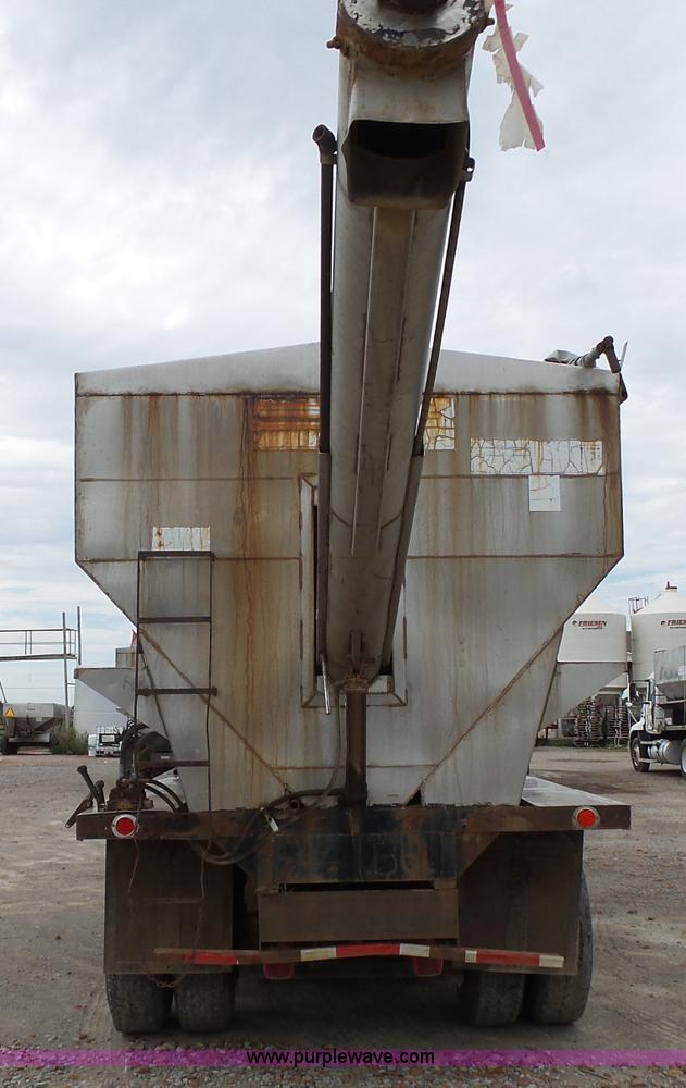 image for item K1159 1997 Peterbilt 377 tender truck