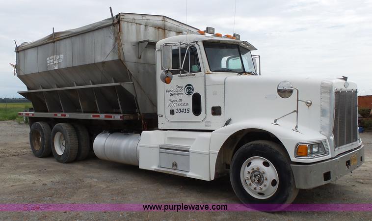 image for item K1159 1997 Peterbilt 377 tender truck