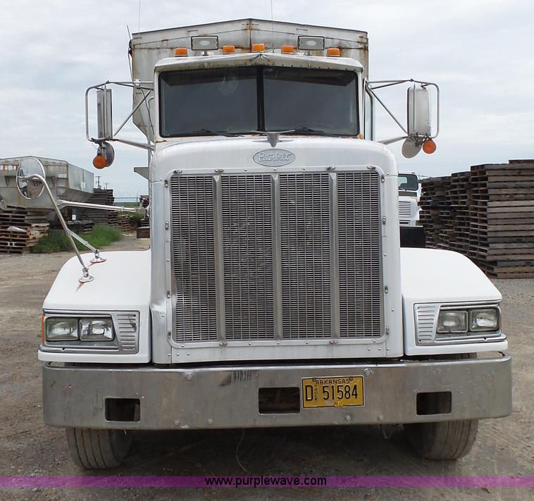 image for item K1159 1997 Peterbilt 377 tender truck