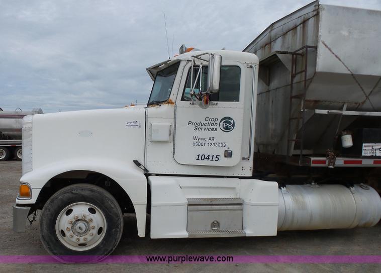 image for item K1159 1997 Peterbilt 377 tender truck