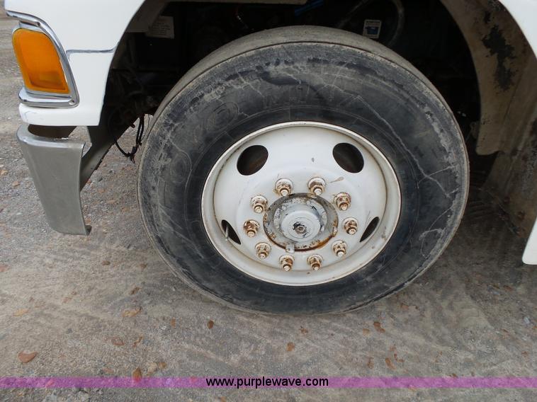 image for item K1159 1997 Peterbilt 377 tender truck