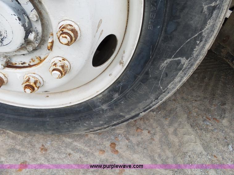 image for item K1159 1997 Peterbilt 377 tender truck