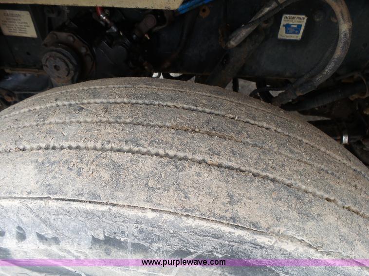 image for item K1159 1997 Peterbilt 377 tender truck