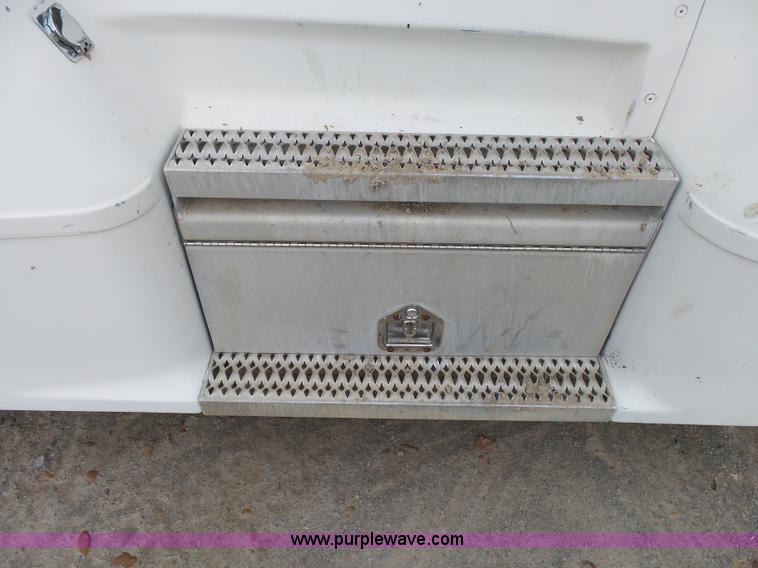 image for item K1159 1997 Peterbilt 377 tender truck