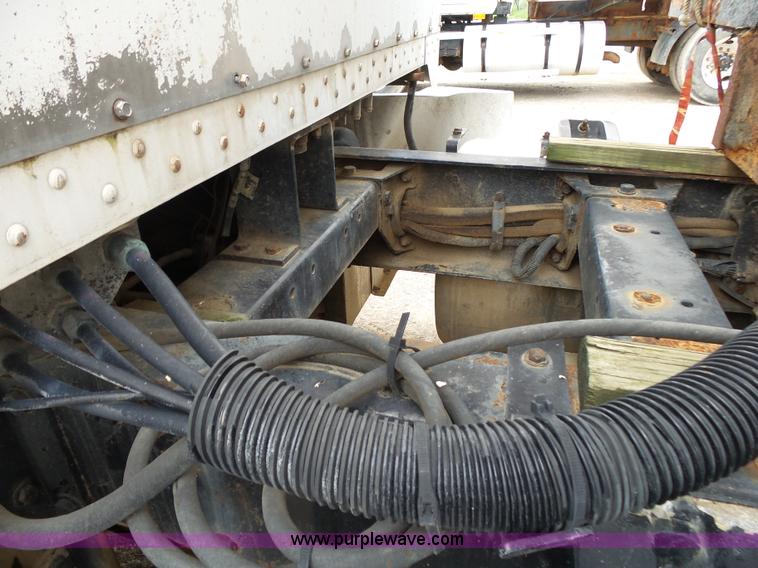 image for item K1159 1997 Peterbilt 377 tender truck