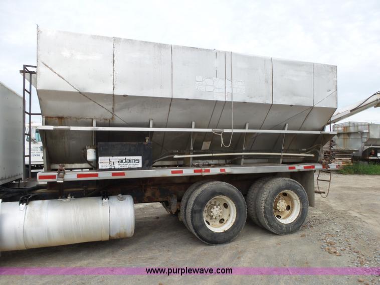 image for item K1159 1997 Peterbilt 377 tender truck