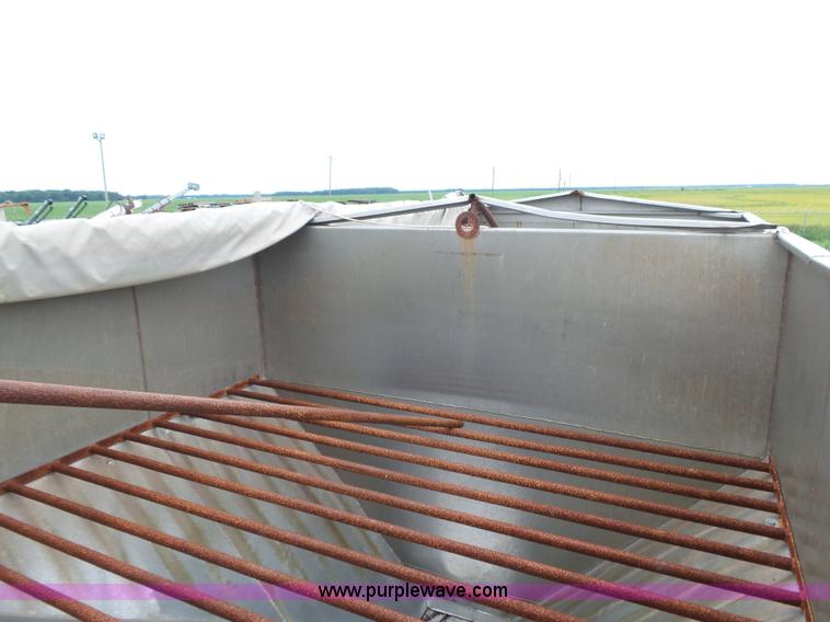 image for item K1159 1997 Peterbilt 377 tender truck