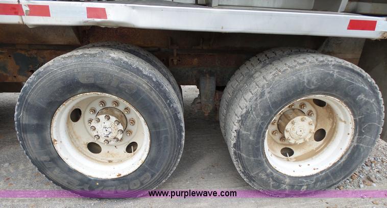 image for item K1159 1997 Peterbilt 377 tender truck