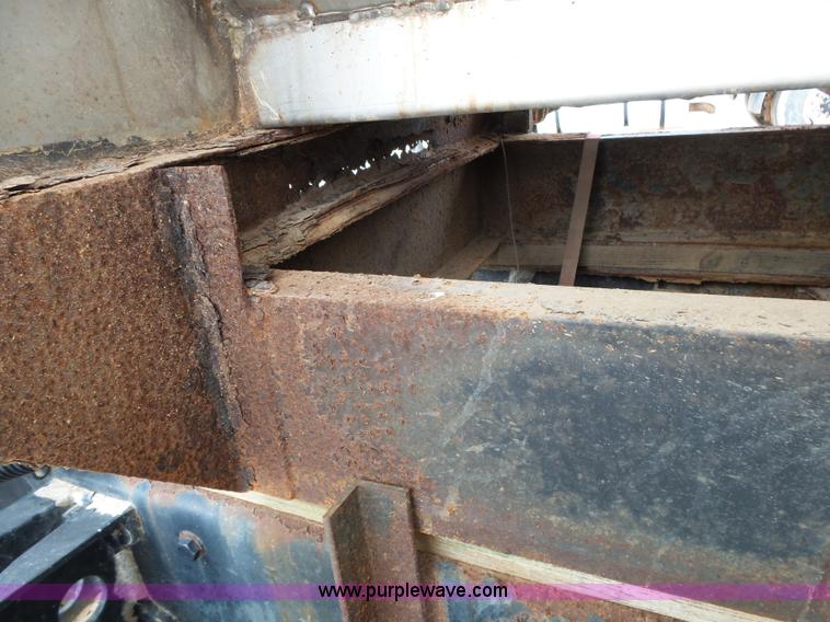 image for item K1159 1997 Peterbilt 377 tender truck