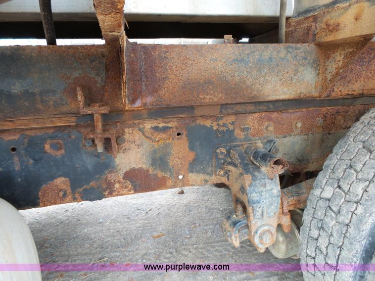 image for item K1159 1997 Peterbilt 377 tender truck