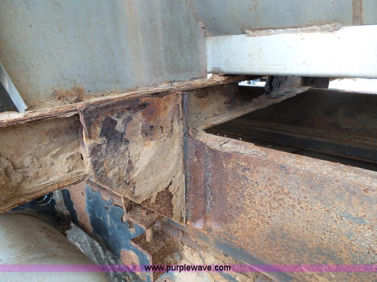 image for item K1159 1997 Peterbilt 377 tender truck