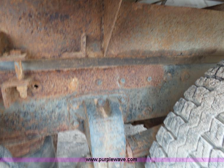 image for item K1159 1997 Peterbilt 377 tender truck