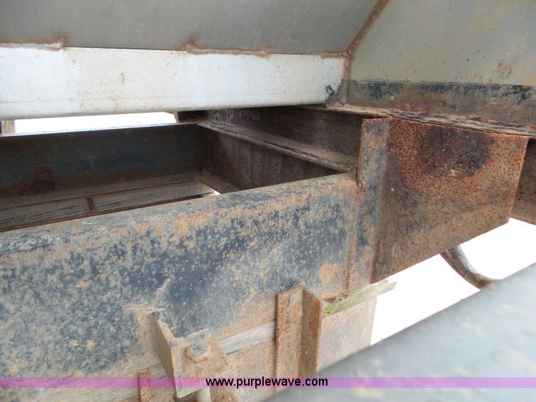 image for item K1159 1997 Peterbilt 377 tender truck