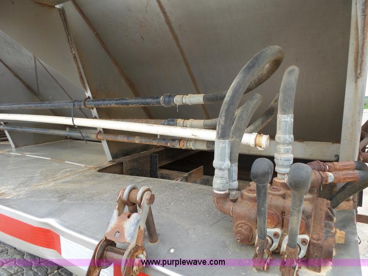 image for item K1159 1997 Peterbilt 377 tender truck