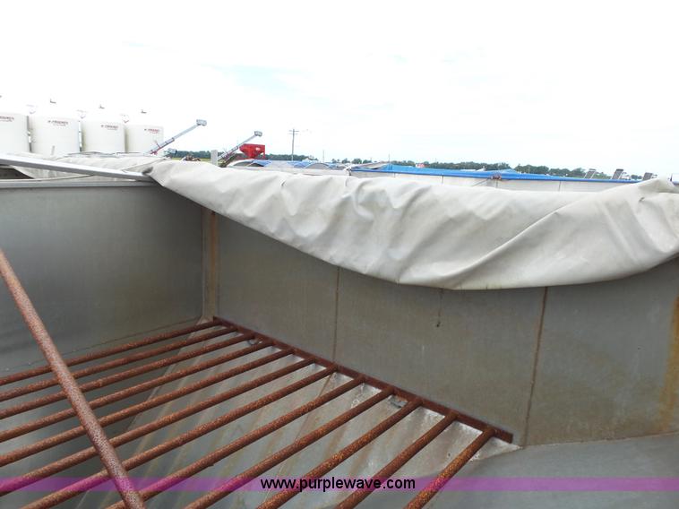 image for item K1159 1997 Peterbilt 377 tender truck