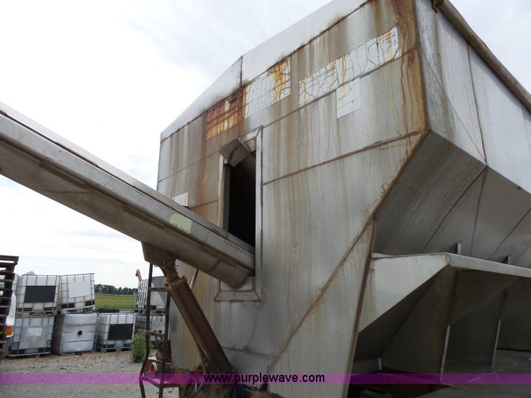 image for item K1159 1997 Peterbilt 377 tender truck