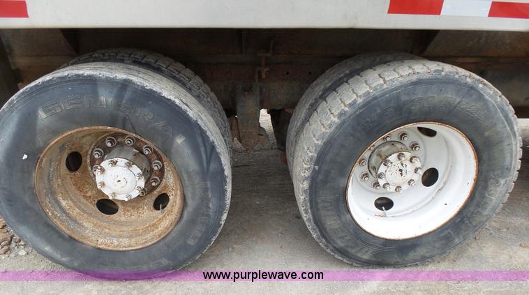 image for item K1159 1997 Peterbilt 377 tender truck