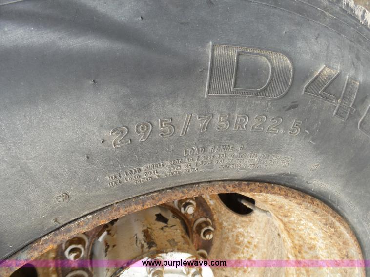 image for item K1159 1997 Peterbilt 377 tender truck