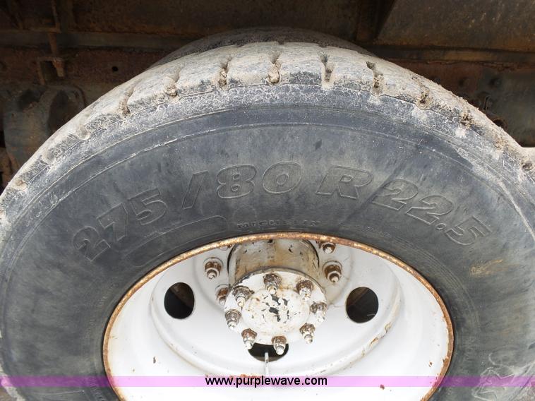 image for item K1159 1997 Peterbilt 377 tender truck