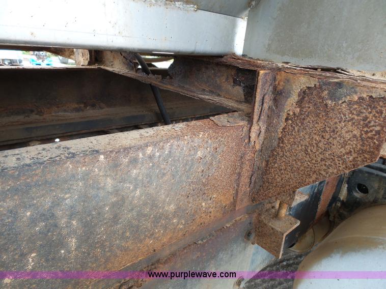 image for item K1159 1997 Peterbilt 377 tender truck