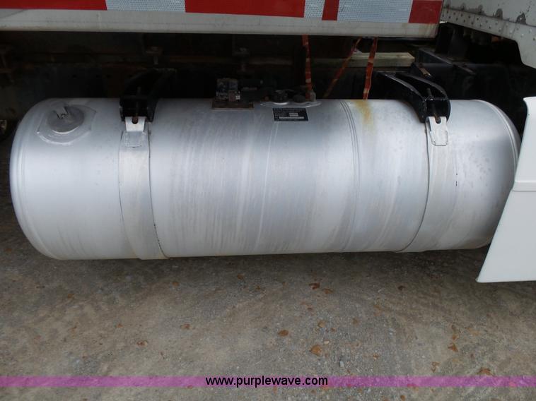 image for item K1159 1997 Peterbilt 377 tender truck