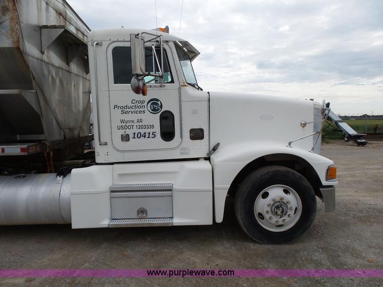 image for item K1159 1997 Peterbilt 377 tender truck