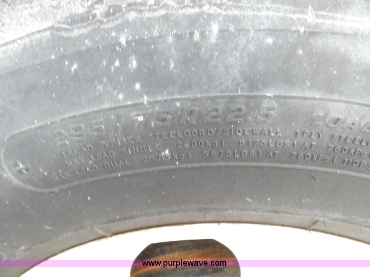 image for item K1159 1997 Peterbilt 377 tender truck