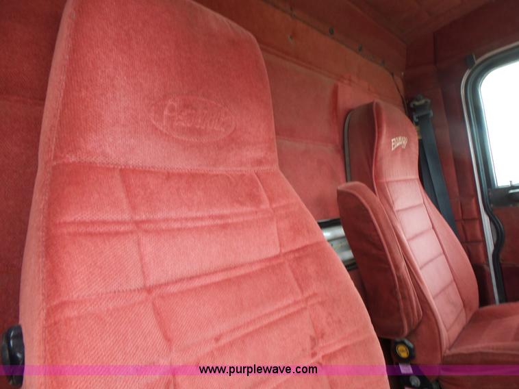 image for item K1159 1997 Peterbilt 377 tender truck