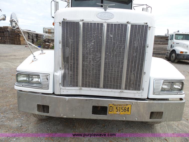 image for item K1159 1997 Peterbilt 377 tender truck