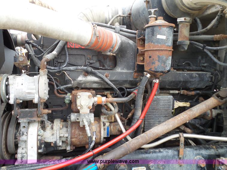 image for item K1159 1997 Peterbilt 377 tender truck