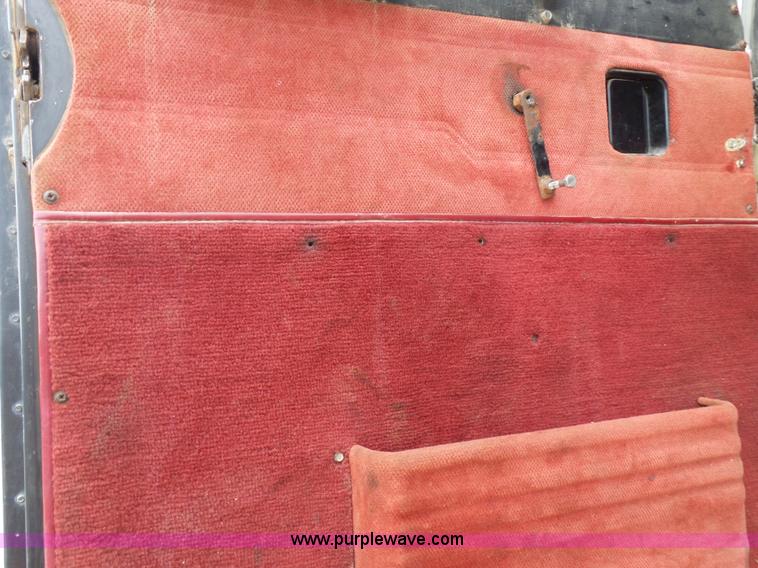 image for item K1159 1997 Peterbilt 377 tender truck