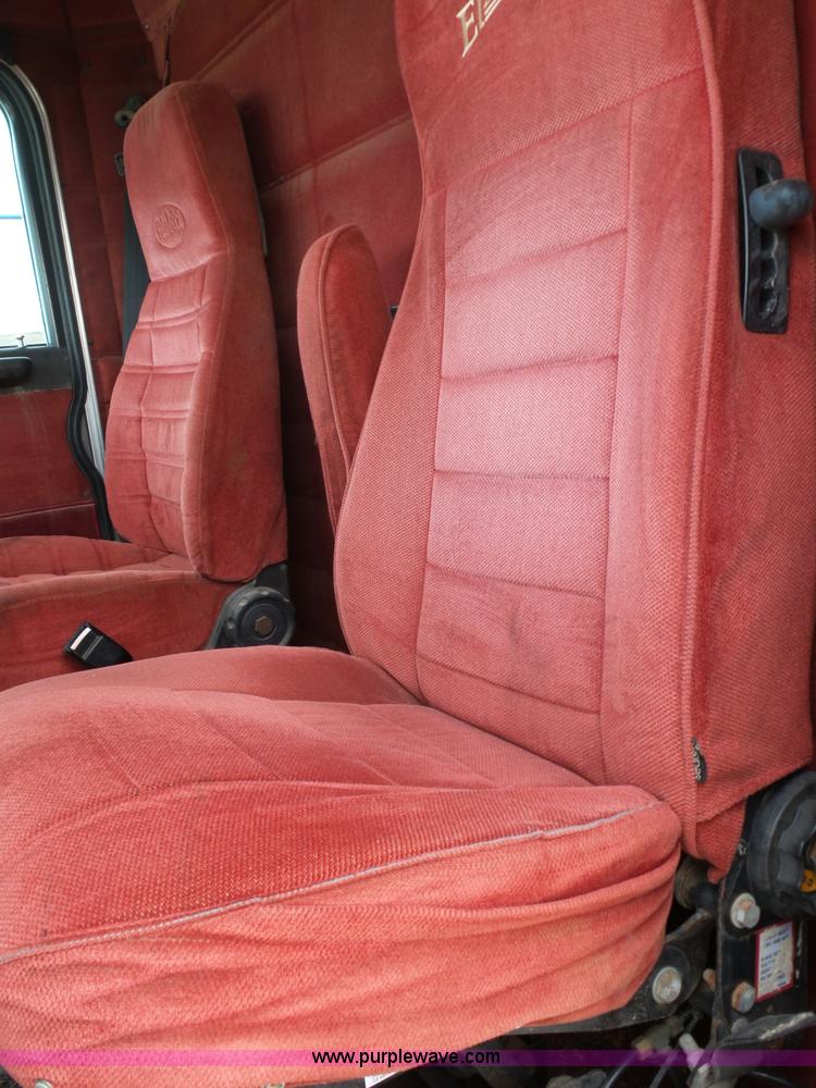 image for item K1159 1997 Peterbilt 377 tender truck