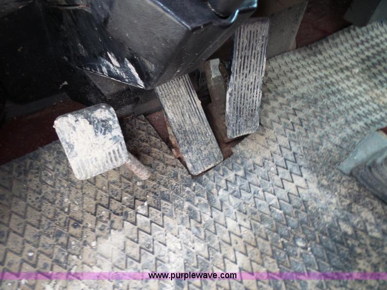 image for item K1159 1997 Peterbilt 377 tender truck