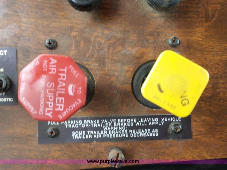 image for item K1159 1997 Peterbilt 377 tender truck