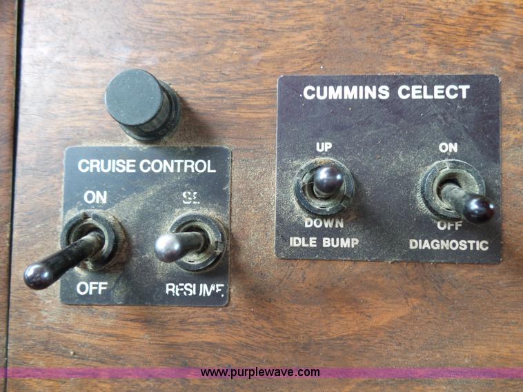 image for item K1159 1997 Peterbilt 377 tender truck