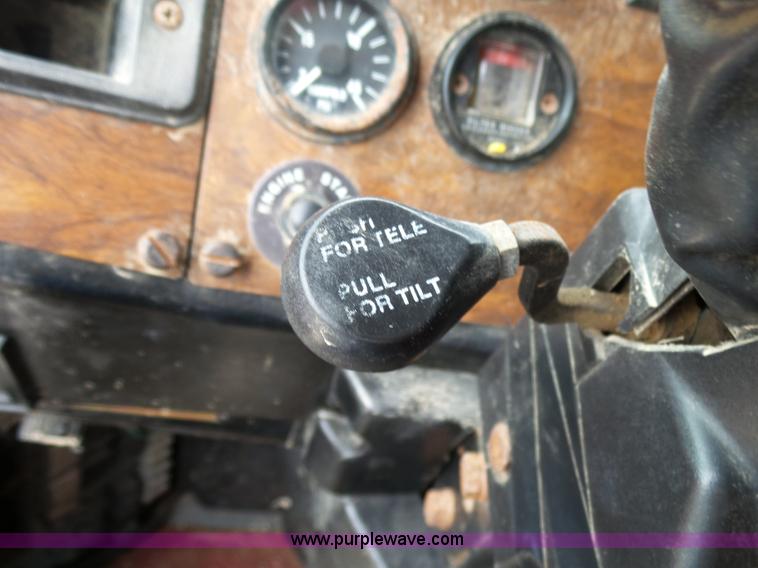 image for item K1159 1997 Peterbilt 377 tender truck