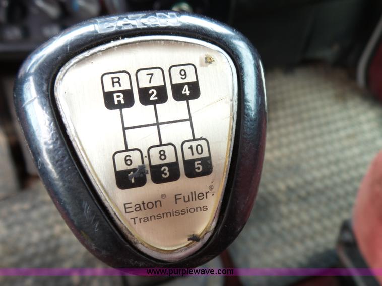 image for item K1159 1997 Peterbilt 377 tender truck