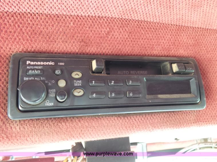 image for item K1159 1997 Peterbilt 377 tender truck