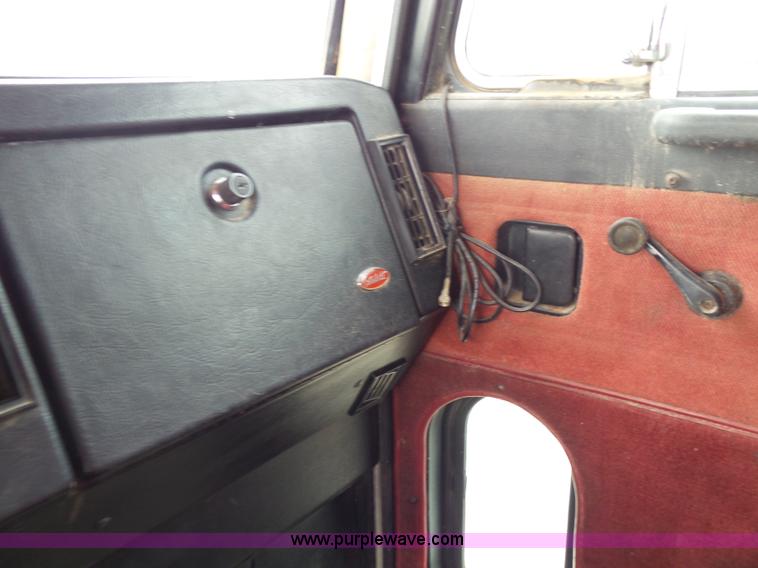 image for item K1159 1997 Peterbilt 377 tender truck