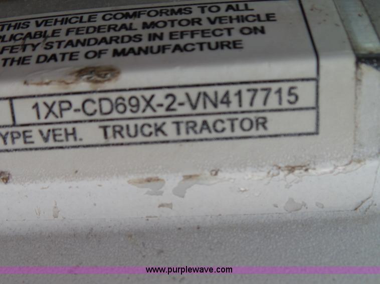 image for item K1159 1997 Peterbilt 377 tender truck