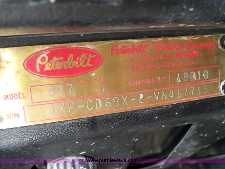 image for item K1159 1997 Peterbilt 377 tender truck