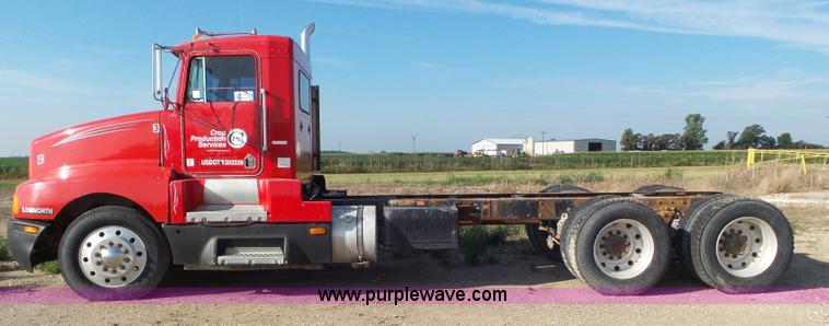 image for item L6878 1989 Kenworth T600 truck chassis