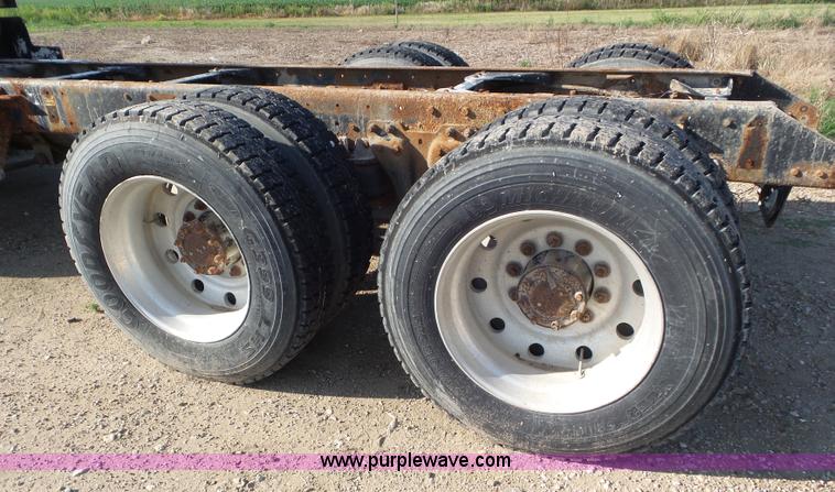 image for item L6878 1989 Kenworth T600 truck chassis