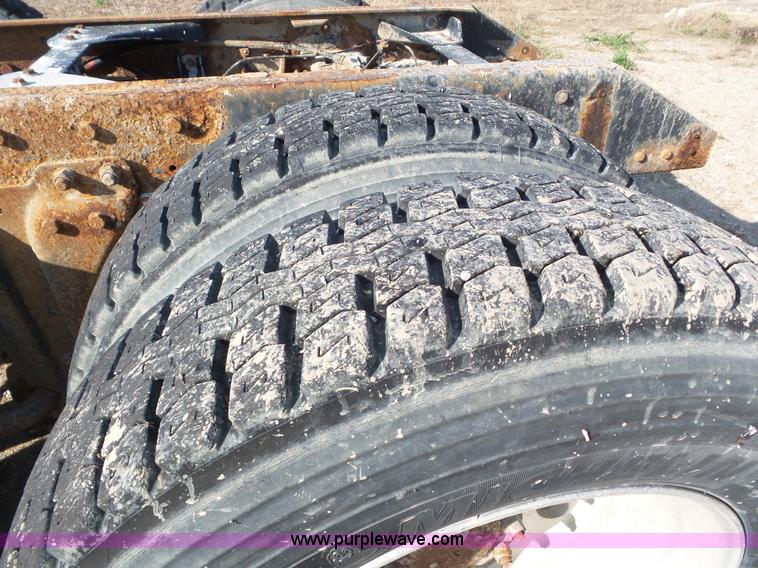 image for item L6878 1989 Kenworth T600 truck chassis