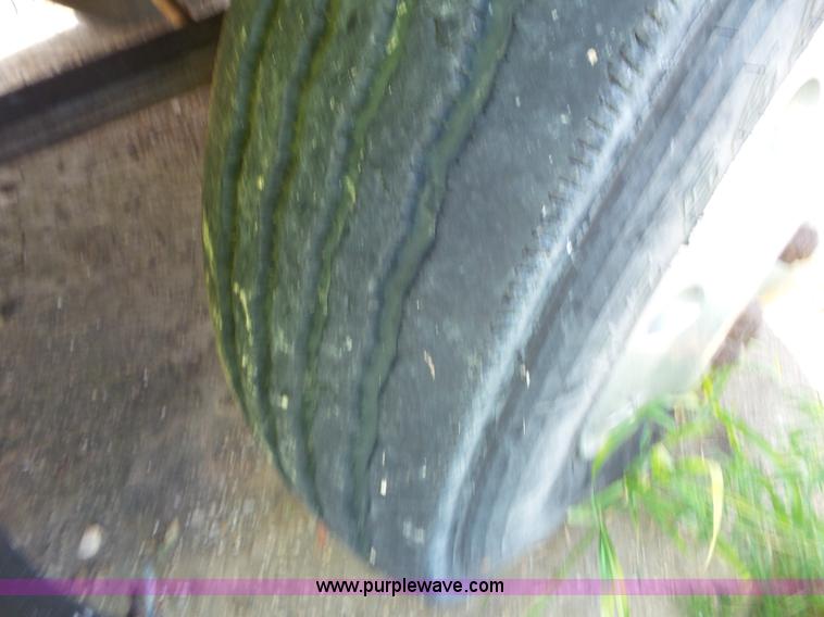 image for item L6878 1989 Kenworth T600 truck chassis