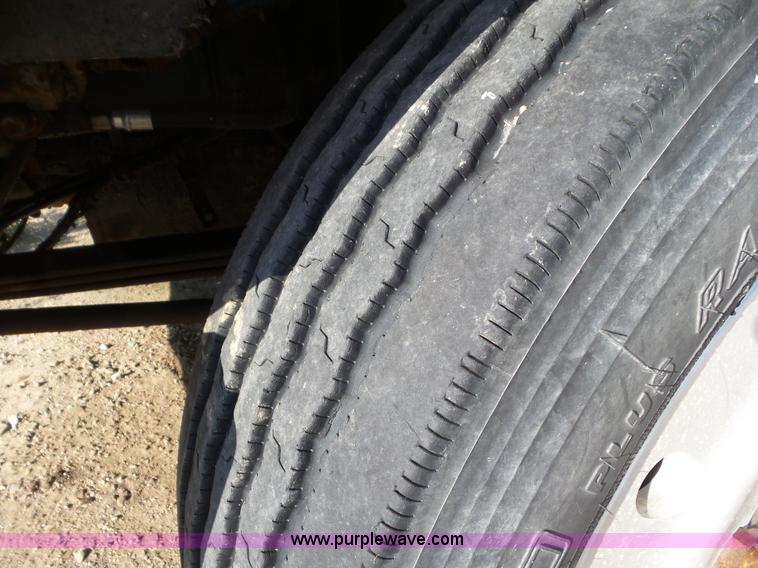 image for item L6878 1989 Kenworth T600 truck chassis